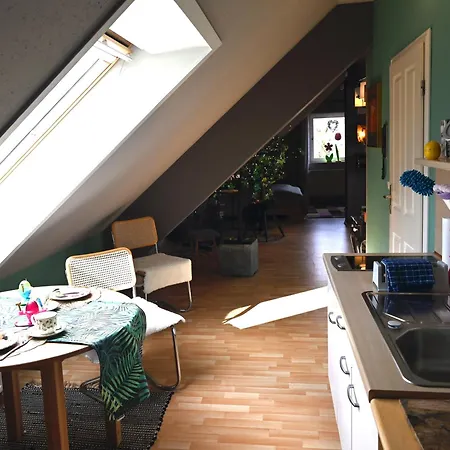 아파트 Gemuetliche Studio-ferienwohnung Im Dachgeschoss In *