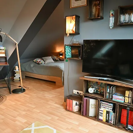 Gemuetliche Studio-ferienwohnung Im Dachgeschoss In 아파트 *